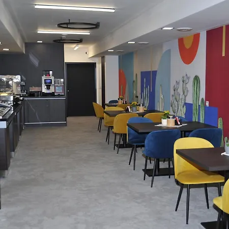 Hradby A Restaurace 3*