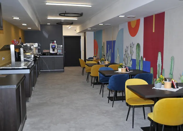 Hradby A Restaurace 3*